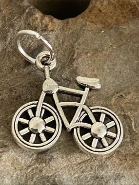 5/$10❤️❤️❤️NEW Bicycle Charm Pendant Silver Tone Zinc Alloy